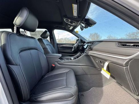 New 2026 Jeep Grand Cherokee L Limited AWD/4WD image 9
