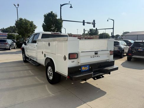 Used 2024 Chevrolet Silverado 2500 LT w/ Convenience Package AWD/4WD image 4