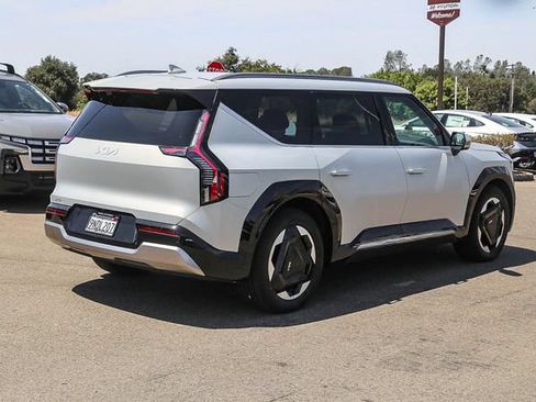 Used 2024 Kia EV9 Land AWD/4WD image 5