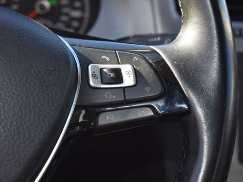 Used 2017 Volkswagen Golf SE image 14