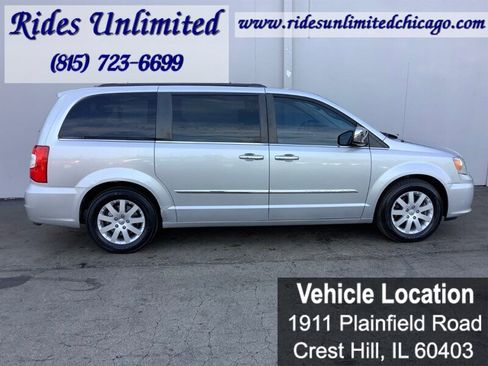 Used 2012 Chrysler Town & Country Touring-L w/ Entertainment Group #2 image 7