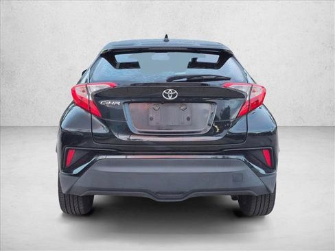 Used 2021 Toyota C-HR XLE FWD image 6