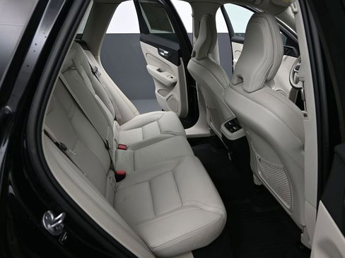 Used 2022 Volvo XC60 B5 Inscription w/ Advanced Package image 12