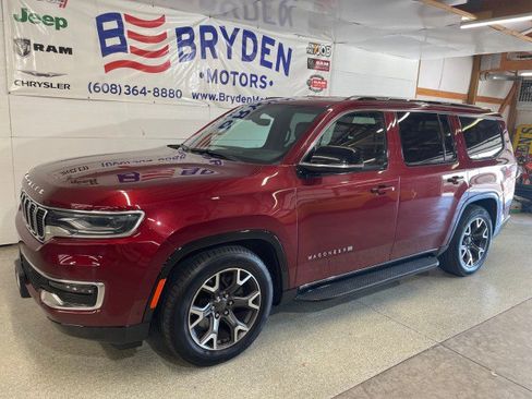 Used 2023 Jeep Wagoneer Series III w/ Preferred Equipment Group image 6