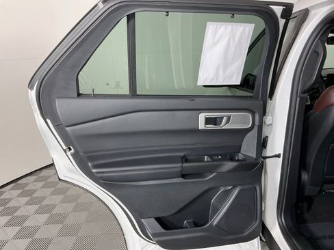 Used 2020 Ford Explorer Platinum image 30