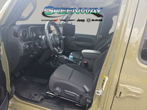 Used 2025 Jeep Gladiator Mojave w/ Safety Group AWD/4WD image 10