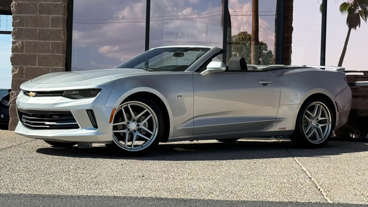 Used 2017 Chevrolet Camaro LT w/ RS Package RWD image 6