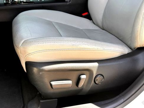 Used 2015 Toyota Avalon XLE FWD image 12