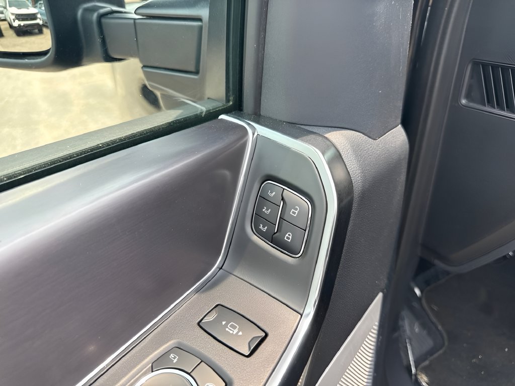 Used 2026 Ford F250 Platinum AWD/4WD image 11