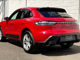 Certified 2022 Porsche Macan image 3