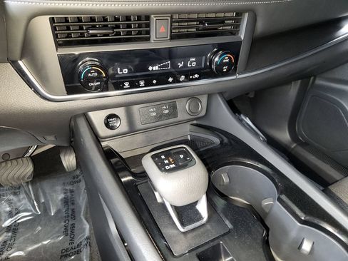Used 2026 Nissan Rogue SV FWD image 21