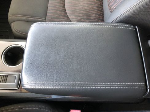 Used 2017 Chevrolet Traverse LT w/ Style and Technology Package image 22