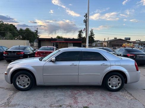 Used 2006 Chrysler 300 Touring RWD image 4