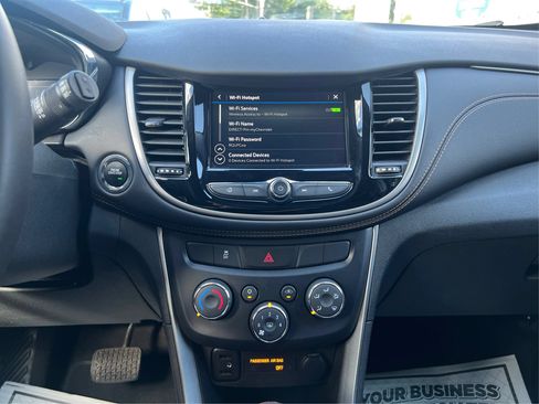 Used 2018 Chevrolet Trax LT w/ Redline Edition AWD/4WD image 17