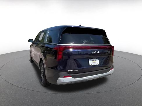 Used 2026 Kia Carnival FWD image 11