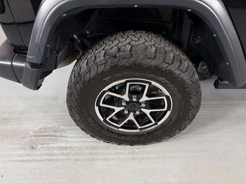 Used 2024 Jeep Wrangler Unlimited Rubicon w/ Technology Group AWD/4WD image 11
