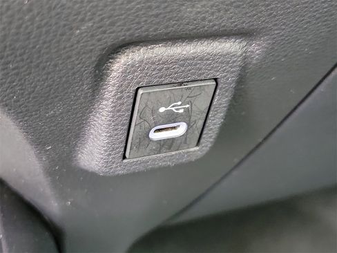 Used 2025 Toyota Corolla LE image 28