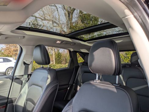 Certified 2022 Ford Escape SEL w/ Technology Package image 29