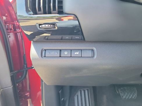 New 2026 Nissan Pathfinder SV w/ SV Premium Package FWD image 10