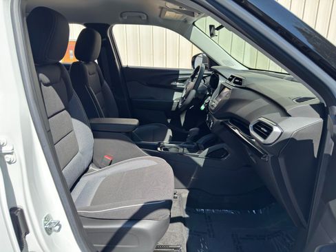 Used 2023 Chevrolet TrailBlazer LS FWD image 14