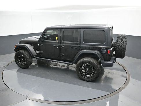 Used 2019 Jeep Wrangler Unlimited Sahara image 46