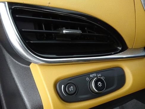 Used 2017 Chevrolet Volt Premier w/ Driver Confidence II Package image 19