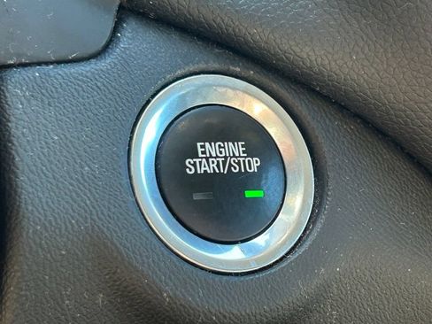Used 2018 Chevrolet Equinox LT FWD image 23
