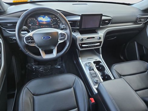 Used 2022 Ford Explorer XLT w/ Equipment Group 202A image 12