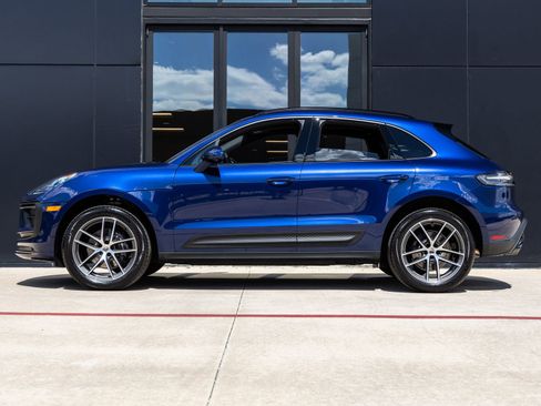 Certified 2026 Porsche Macan AWD/4WD image 2