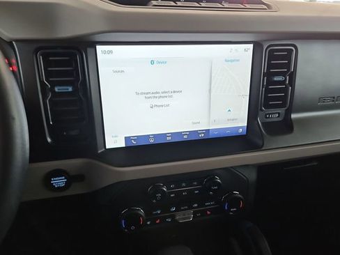 Used 2023 Ford Bronco Wildtrak image 15