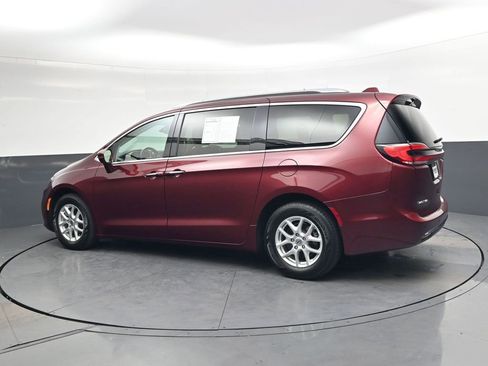 Used 2021 Chrysler Pacifica Touring-L image 7