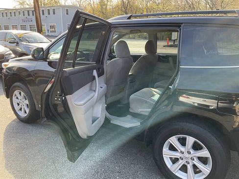 Used 2013 Toyota Highlander Plus AWD/4WD image 13