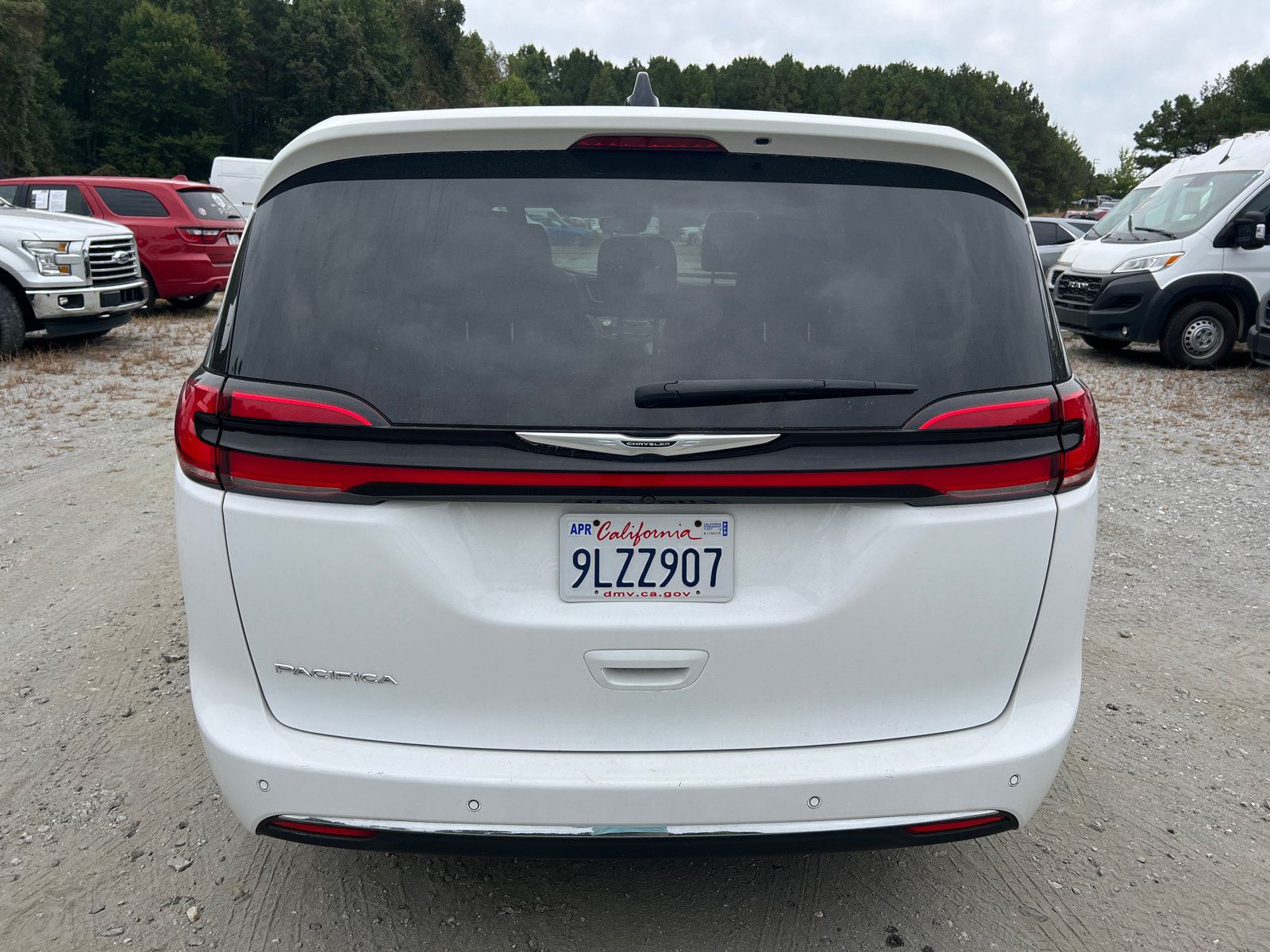Used 2024 Chrysler Pacifica Touring-L FWD image 9
