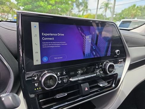 Used 2023 Toyota Highlander Platinum FWD image 18
