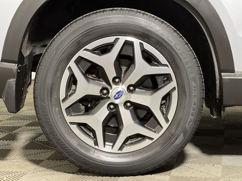 Used 2019 Subaru Forester Premium image 10
