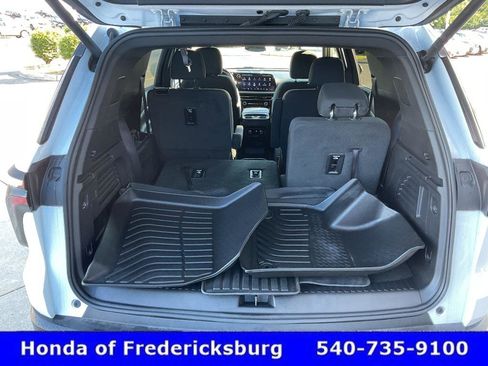 Used 2025 Chevrolet Traverse LT w/ Enhanced Driving Package FWD image 24