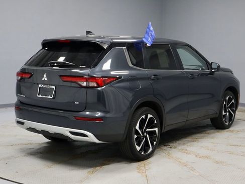 Used 2024 Mitsubishi Outlander SE image 13