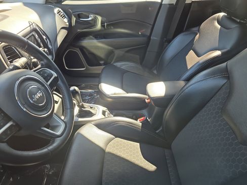 Used 2018 Jeep Compass Latitude image 13