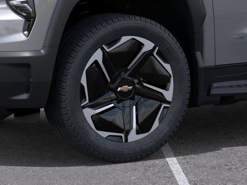 Used 2026 Chevrolet Silverado EV LT AWD/4WD image 9