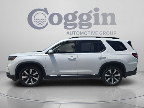 Certified 2025 Honda Pilot Touring image 2