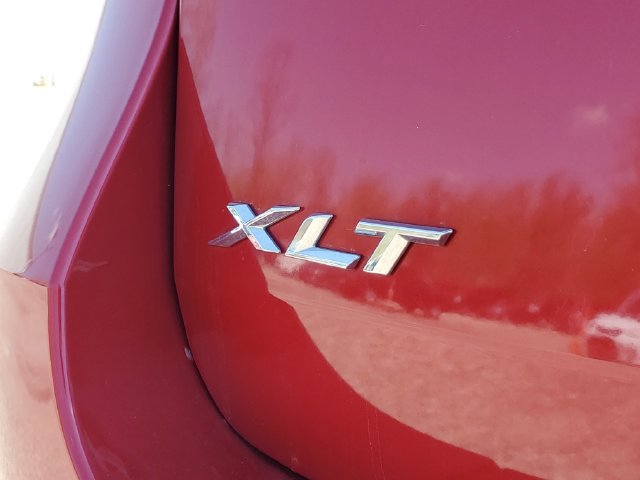 Used 2024 Ford Explorer XLT w/ Equipment Group 202A AWD/4WD image 6