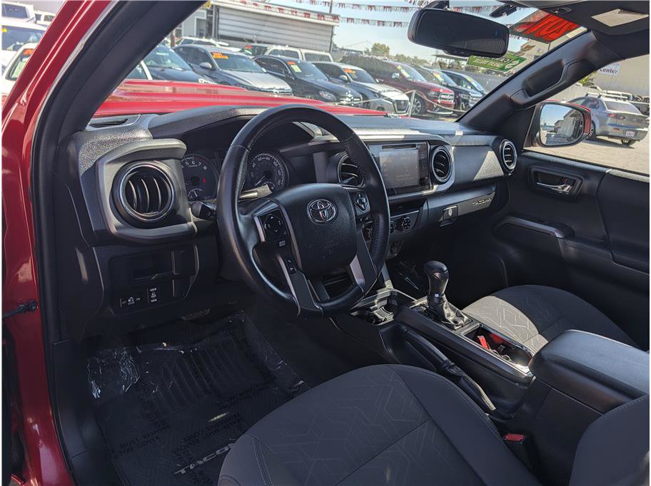 Used 2016 Toyota Tacoma TRD Sport w/ Towing Package RWD image 5