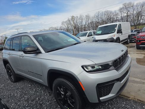 New 2026 Jeep Grand Cherokee Altitude AWD/4WD image 16