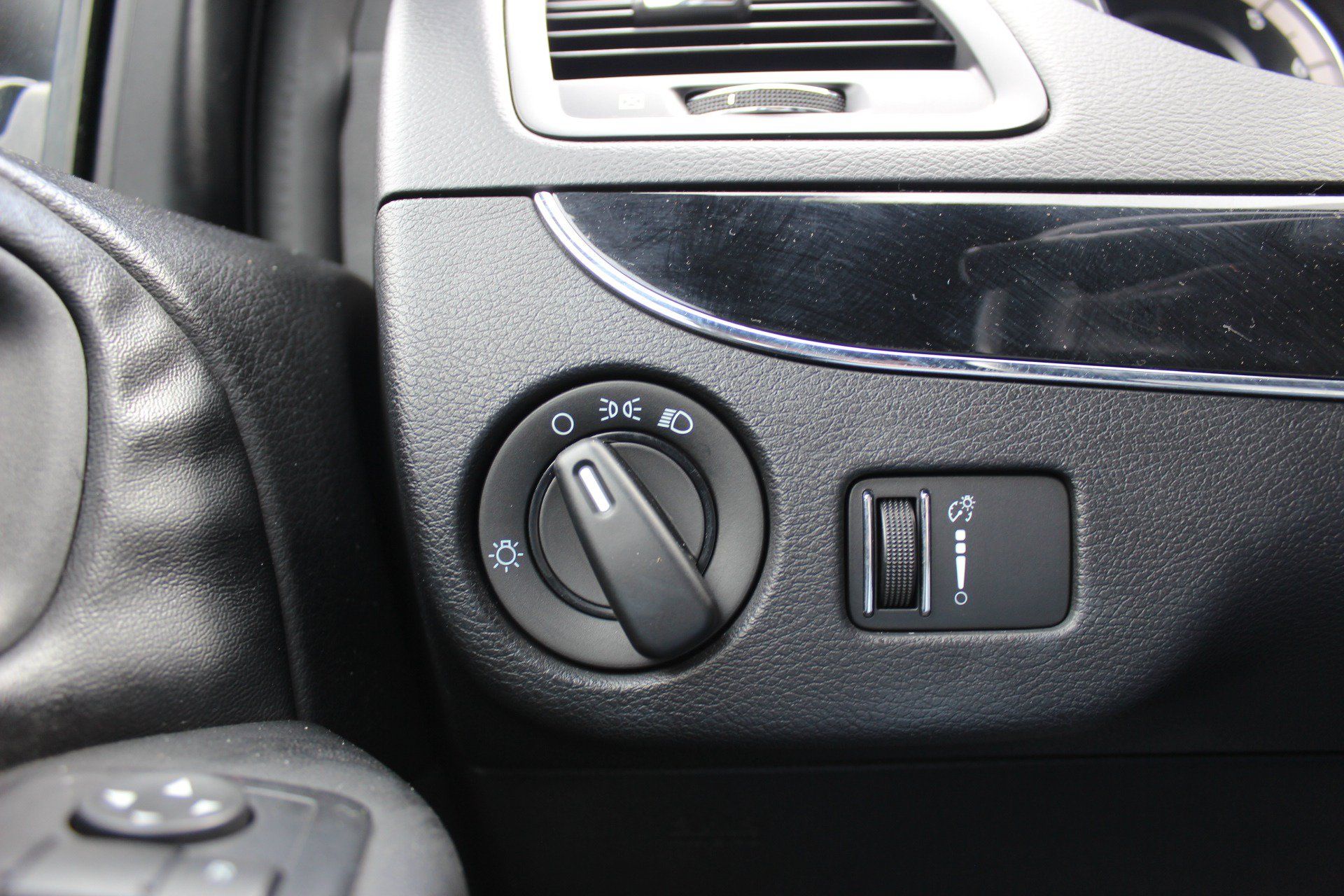 Used 2017 Dodge Grand Caravan SE FWD image 21
