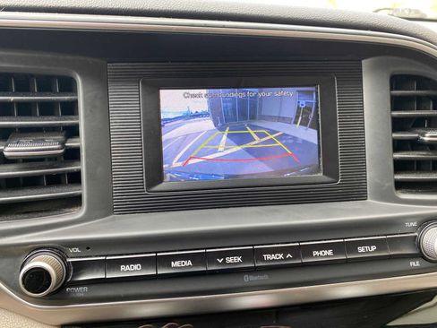 Used 2019 Hyundai Elantra SE FWD image 17