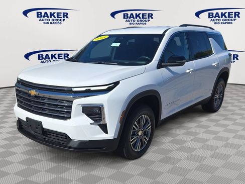 Used 2025 Chevrolet Traverse LT AWD/4WD image 7