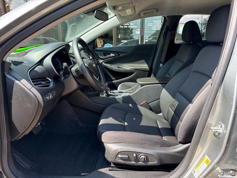 Used 2025 Chevrolet Malibu LT FWD image 8