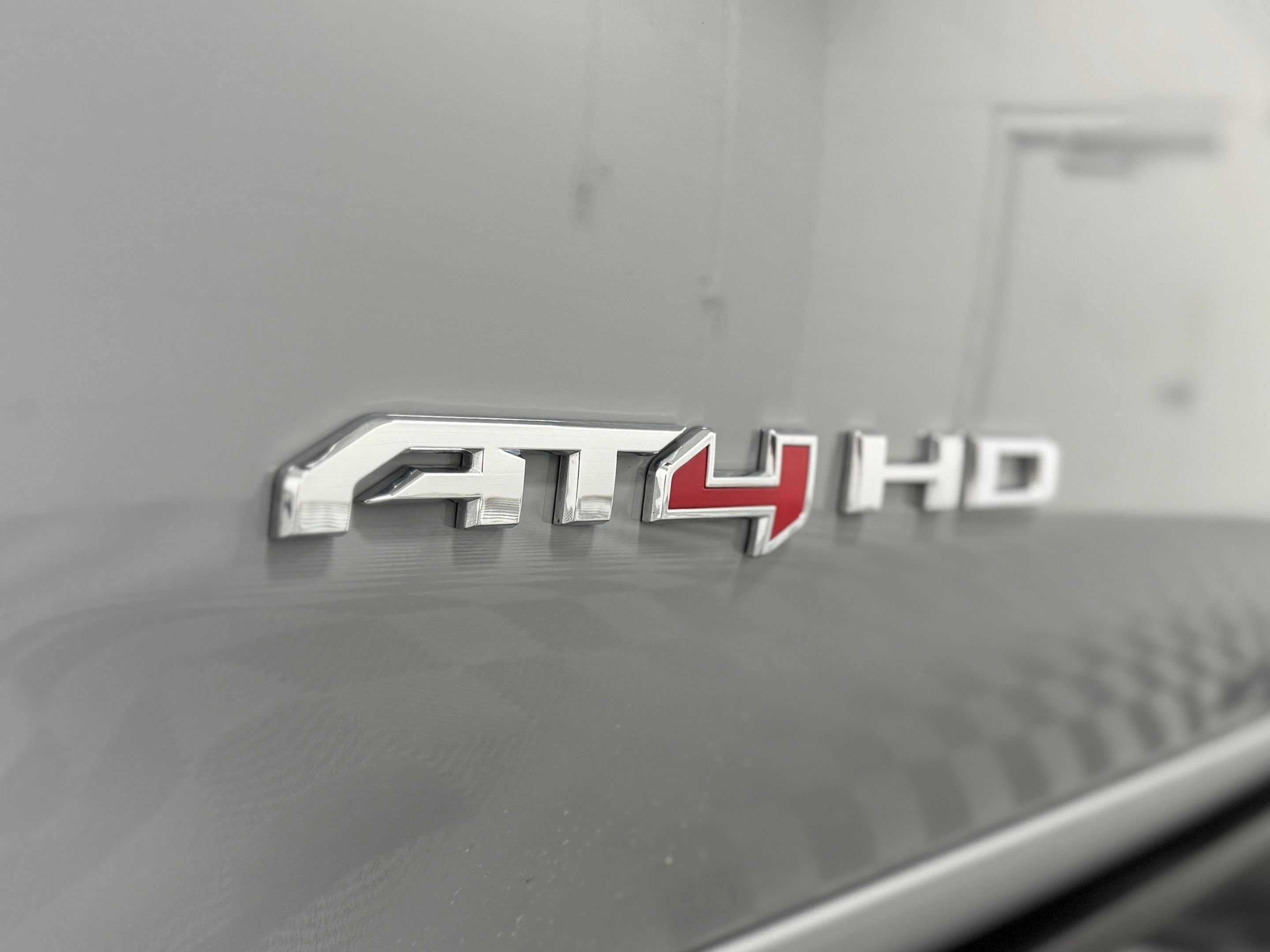 Used 2024 GMC Sierra 2500 AT4 w/ AT4 Premium Plus Package AWD/4WD image 10