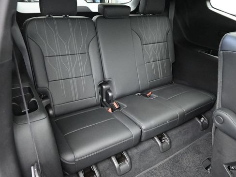 Used 2025 Buick Enclave Avenir w/ Super Cruise Package AWD/4WD image 11