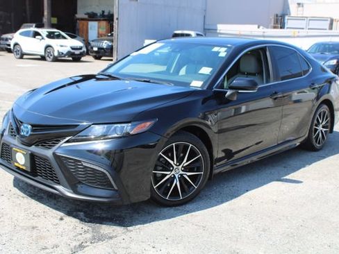 Used 2024 Toyota Camry SE FWD image 11